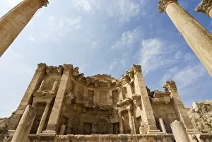 Images Dated 14th October 2007: The Nymphaeum, Jerash (Gerasa), a Roman Decapolis city, Jordan, Middle East