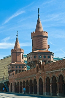 Images Dated 22nd June 2008: The Oberbaumbrucke is a double-deck bridge crossing Berlins River Spree
