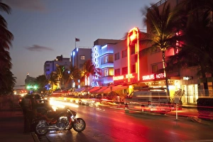 Images Dated 27th February 2009: Ocean Drive, South Beach, Art Deco district, Miami Beach, Miami, Florida