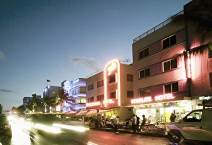 Images Dated 27th February 2009: Ocean Drive, South Beach, Art Deco district, Miami Beach, Miami, Florida