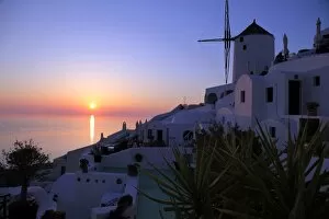 Images Dated 13th May 2009: Oia, Santorini, Cyclades Islands, Greek Islands, Greece, Europe
