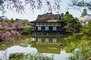 Okazaki Park in the Heian Jingu shrine, Kyoto, Japan, Asia