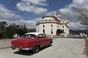 Images Dated 9th February 2009: Old Chevrolet at the Church of Caridad del Cobre, Santiago de Cuba, Santiago de Cuba Province