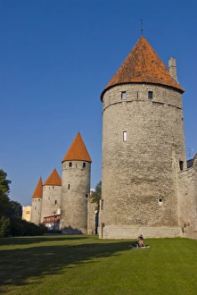 Images Dated 7th August 2006: The old city walls of the Old Town of Tallinn, UNESCO World Heritage Site