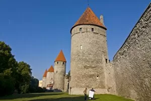 Images Dated 7th August 2006: The old city walls of the Old Town of Tallinn, UNESCO World Heritage Site