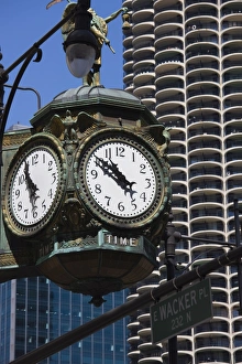 Images Dated 13th May 2008: Old clock on the corner of 33 East Wacker Drive, formerly known as the Jewelery Building