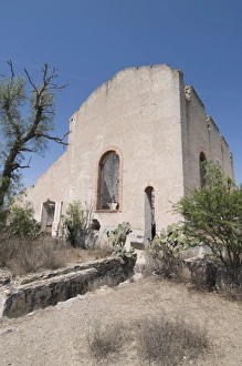 Images Dated 21st April 2008: Old copper and mercury mine with the shaft in foreground, Mineral de Pozos (Pozos)