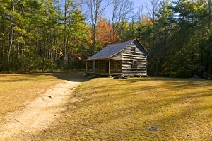 Images Dated 5th November 2008: Old cottage with colourful foliage in the Indian summer, Great Smoky National Park