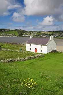 Lawn Prints: Old farmhouse in Rosapenna, County Donegal, Ulster, Republic of Ireland, Europe