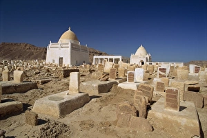Yemen Prints: Old graves and tombs in the Einat Cemetery