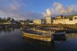 Images Dated 3rd August 2007: The old harbor of Moroni, Grand Comore, Comoros, Indian Ocean, Africa