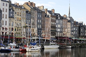 Images Dated 8th July 2009: Old Harbour, St. Catherines Quay and spire of St. Catherines church behind