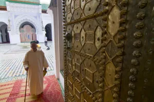 Images Dated 17th May 2008: Old man leaving a mosque in the old Medina, UNESCO World Heritage Site