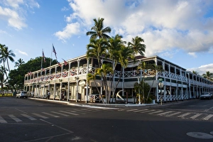 Maui Prints: Old mansion Pioneer Inn, now a restaurant in Lahaina