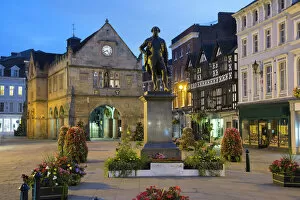 Shropshire Collection: The Old Market Hall and Robert Clive statue, The Square, Shrewsbury, Shropshire, England