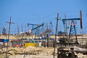 Images Dated 28th May 2010: Old oil rigs at the Abseron Peninsula, near Baku, Azerbaijan, Central Asia, Asia