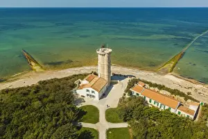 The old Phare des Baleines (Lighthouse of the Whales) dating from 1682, and museum