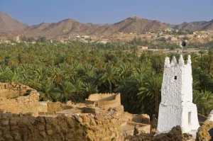 Images Dated 8th April 2010: The old ruined town (ksour), of Djanet with its old mosque, Djanet, Southern Algeria
