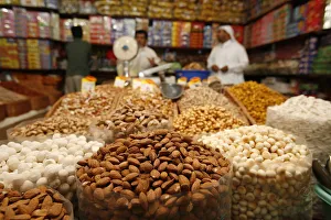 Images Dated 30th July 2007: Old Souq or souq Waqif, Doha, Qatar, Middle East