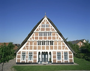 Old thatched farmhouse near Stade in Niedersachsen
