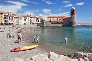 Holidays Gallery: Old town an beach, fortress church Notre Dame des Anges, Collioure, Pyrenees-Orientales