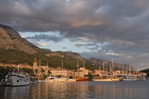 Old town with many Venetian style houses and boats in harbour, Makarska, Croatia, Europe