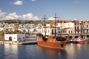 Venetian Prints: Old Venetian harbour, Rethymno (Rethymnon), Crete, Greek Islands, Greece, Europe
