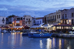 Old Venetian harbour, taverns on seaside, Rethymno, Rethymnon, Crete, Greek Islands, Greece, Europe