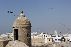 Images Dated 28th April 2007: Old waterfront city behind ramparts, Essaouira, historic city of Mogador