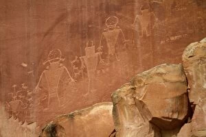 Images Dated 22nd May 2010: Oldest Pueblos and Navajos tracks of art on the cliffs of Monument Valley, Utah