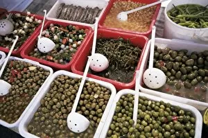Images Dated 25th January 2000: Olives for sale