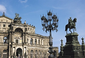 Images Dated 7th December 2007: Opera House, Dresden, Germany