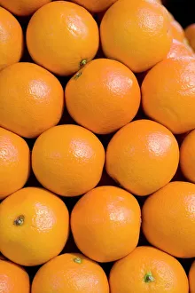Images Dated 26th June 2007: Oranges for sale