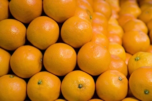 Images Dated 26th June 2007: Oranges for sale