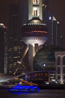 Images Dated 5th November 2007: The Oriental Pearl Tower illuminated at night in the Lujiazui financial district of Pudong