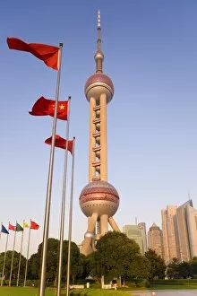 The Oriental Pearl Tower in the Lujiazui financial dis trict of Pudong, s hanghai