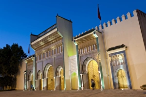 Images Dated 12th November 2009: Ornate bronze doorway, Royal Palace, Fez el-Jedid, Fez, Morocco, North Africa, Africa