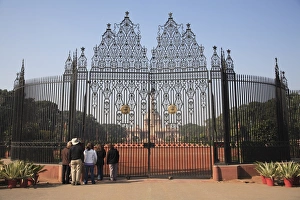 Images Dated 5th January 2007: Ornate iron gates of Rashtrapati Bhavan, Presidential Palace, New Delhi, India, Asia
