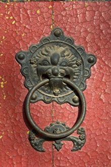 Images Dated 31st March 2009: Ornate detail on a traditional door in Simatai, China, Asia