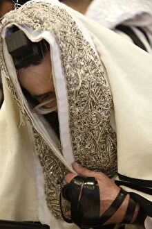 Images Dated 11th March 2009: Orthodox Jew in the Belz Synagogue, Jerusalem, Israel, Middle East