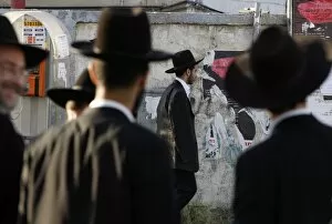 Images Dated 4th August 2007: Orthodox Jews in Bnei Brak, Israel, Middle East