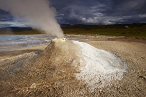 Images Dated 9th August 2009: Oskurholshver (Screaming Spring), famous hot spring at Hveravellir, Kjolur