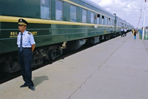 Uniform Prints: Oulaan Bator Station