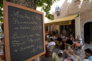 Images Dated 18th August 2008: Outdoor caf??