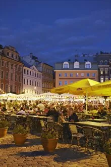 Outdoor cafes and Dome Cathedral at dusk, Riga, Latvia, Baltic States, Europe
