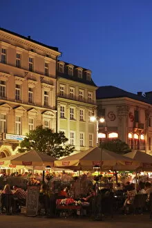 Images Dated 2nd August 2009: Outdoor cafes in Main Market Square (Rynek Glowny) at dusk, Krakow, Poland, Europe