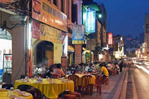 Images Dated 3rd September 2009: Outdoor restaurant, Chinatown, Kuala Lumpur, Malaysia, Southeast Asia, Asia