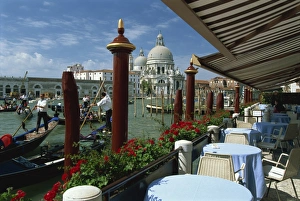 Outdoor restaurant beside the Grand Canal