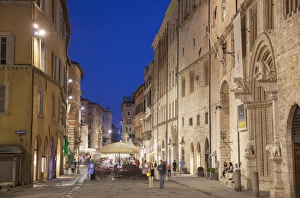 Perugia Prints: Outdoor restaurants on Corso Vannucci at dusk, Perugia, Umbria, Italy, Europe