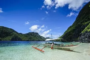 Images Dated 27th April 2011: Outrigger boat in the crystal clear water in the Bacuit archipelago, Palawan, Philippines